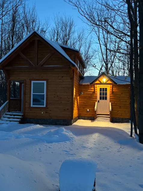 Brooks' Sugarbush Inn - Image 1