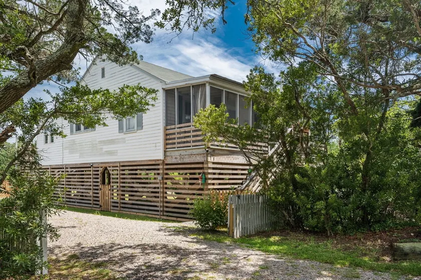 SheCaptain'sCottage! Dog-Friendly Ocracoke Getaway - Image 1