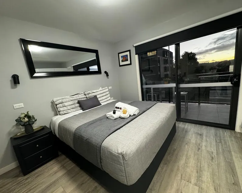 Adamstown-Studio w/ Balcony - Image 1