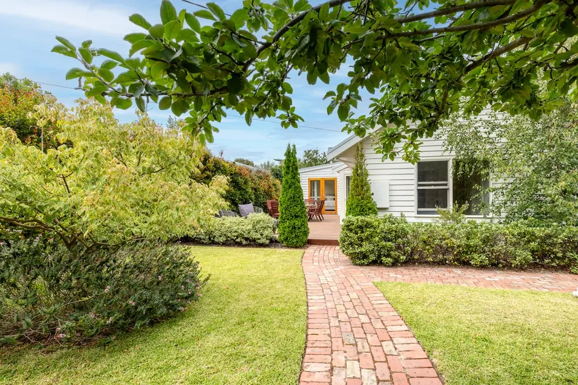 Spacious Home, Close to Beach, Secure Yard - Image 1