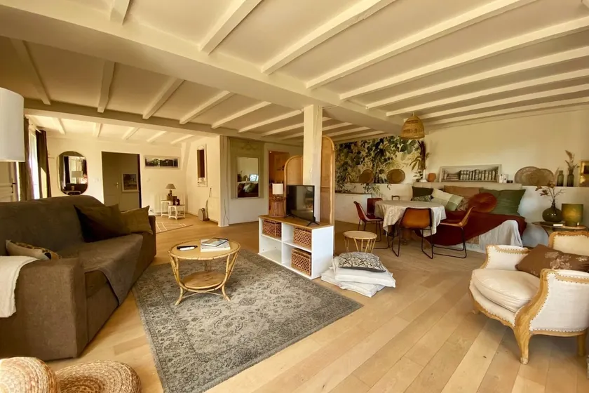 Exceptional property with terrace in the heart of Giverny - Image 1