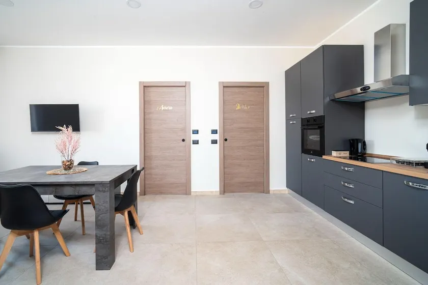 CasaleTreSorelle: Black Deluxe Apartment - Image 1