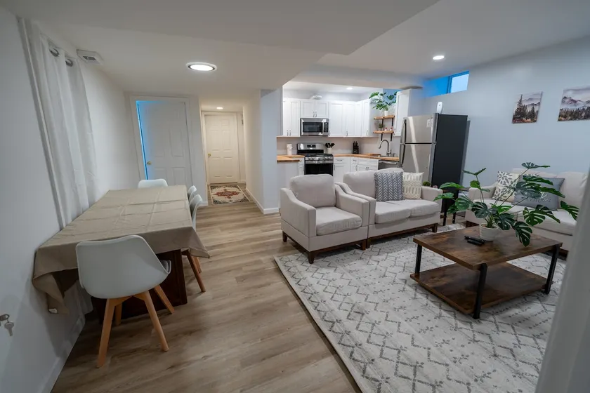 Stylish Stay By Beach & Shops - Image 1