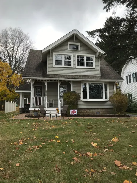 Historic Lower Unit in Village - Image 1