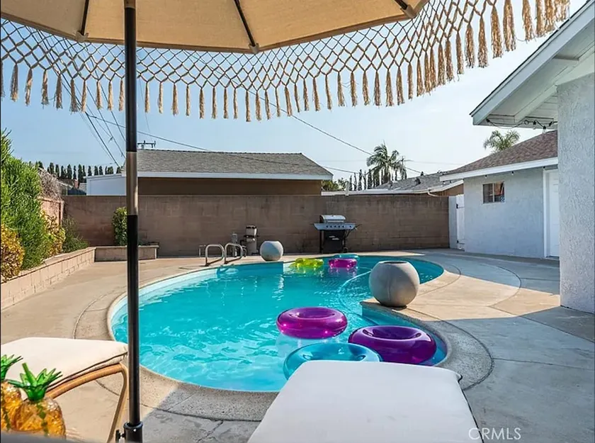 Beautiful Oasis with a pool, Disneyland, and Knotts - Image 1