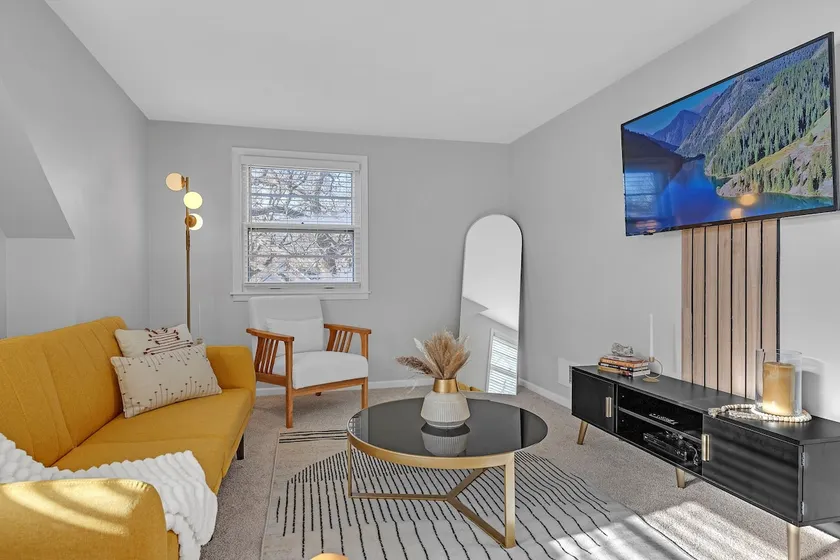 Central Haven | Luxury Stay near MSU - Image 1