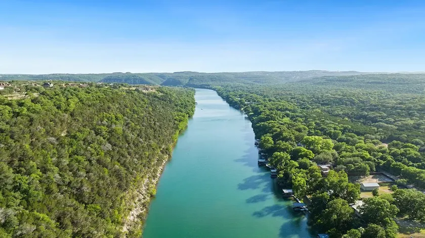 Lake Austin Luxury Waterfront/2 Docks/Sleeps 14 - Image 1