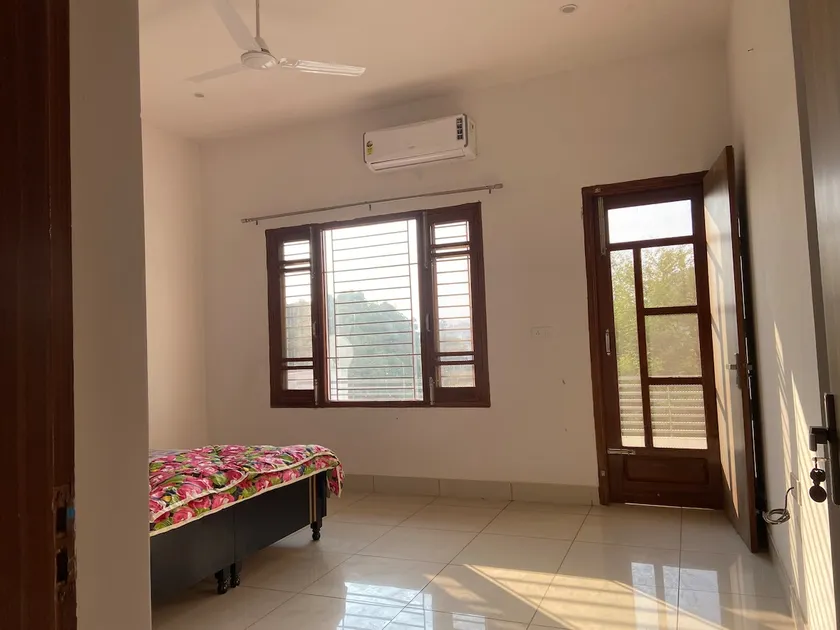Hill View Home - Image 1