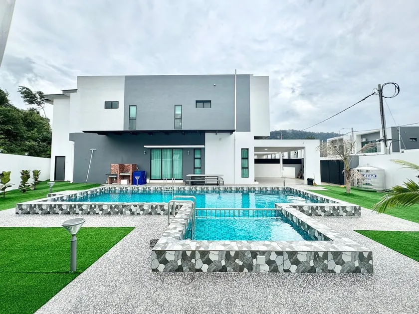 Luxury 5BR Home w/ Private Pool, 18Pax, Netflix - Image 1