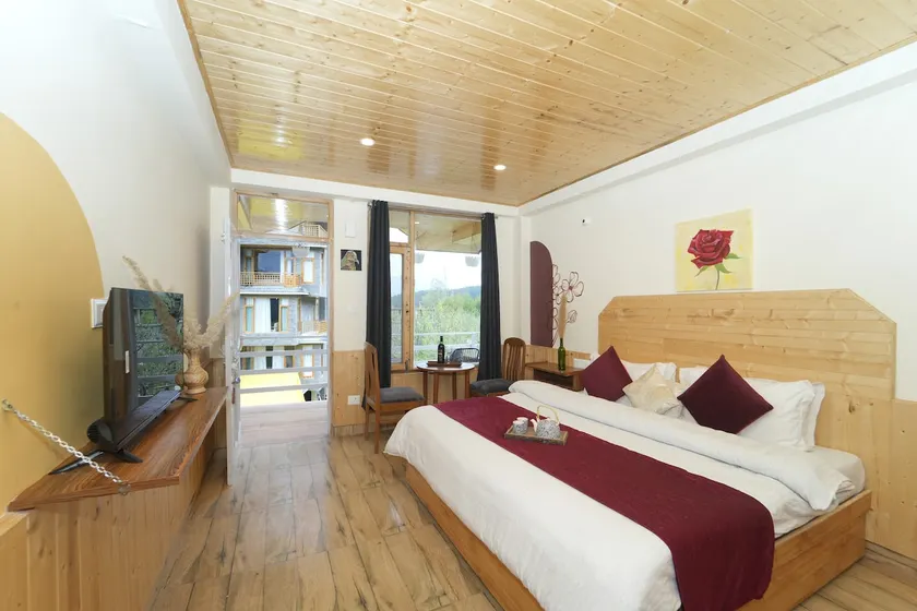 Starwayhomes 2bk Oldmanali+View, Kitchen - Image 1