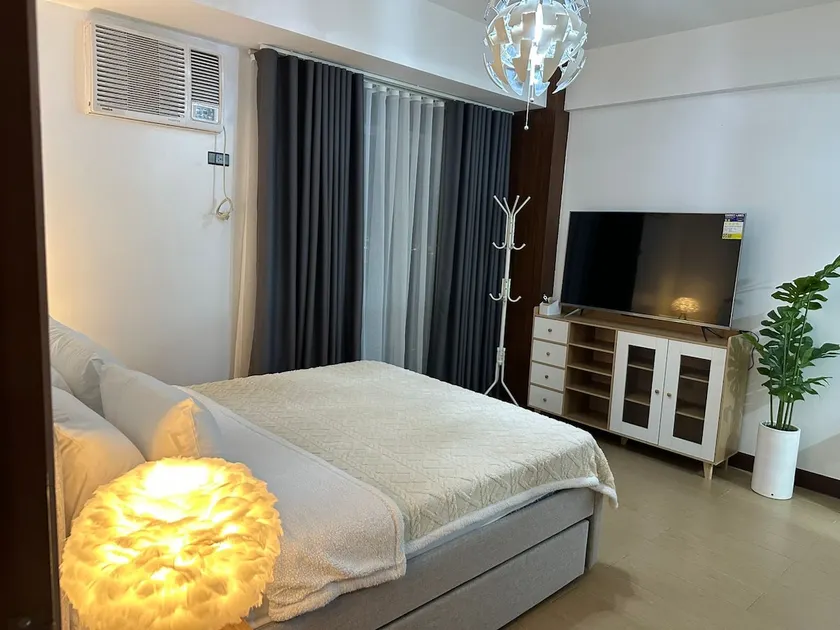 1 Bedroom Manhattan Heights Araneta Cubao - Image 1