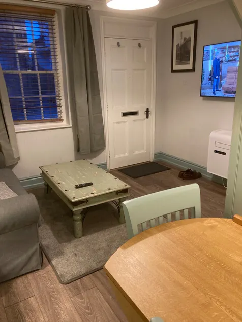 The Old Penny Bank. One bed cottage. EV charger. - Image 1