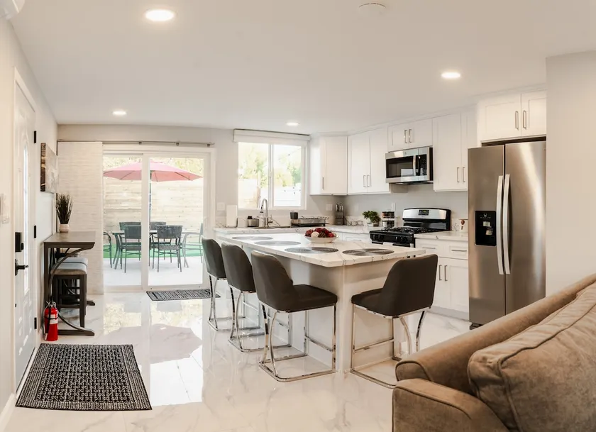 Cozy One BR House, King Size bed and Full kitchen - Image 1