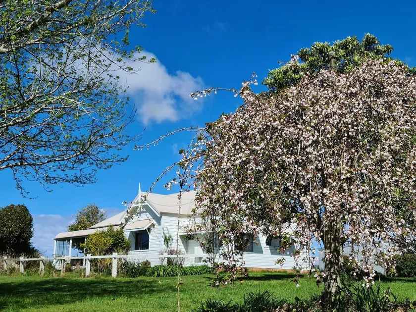 Oaktree Farmhouse - Image 1