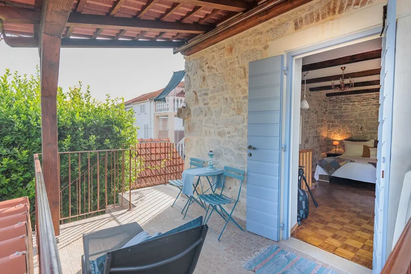 Stone house by the sea in Preko - Image 1