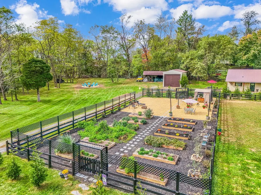 Fox Hill Farm Guest Cottage Retreat - Image 1