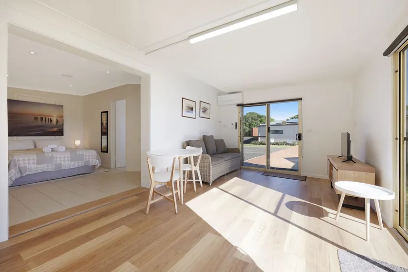 Logans Beach Apartments - Elements - Image 1