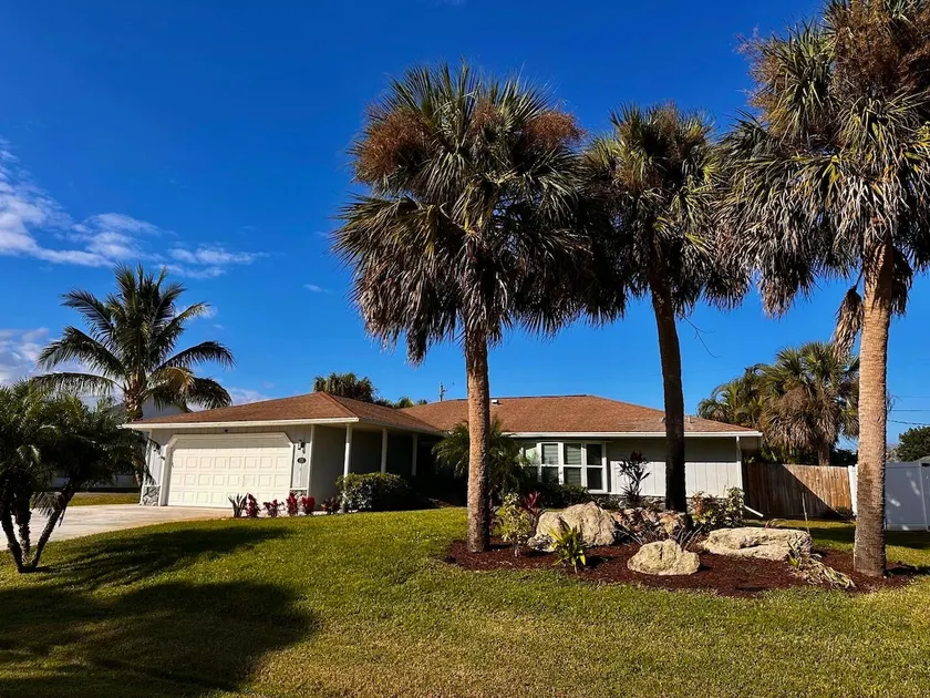 Cozy Spacious Home Pool & Full Tiki Bar - Image 1