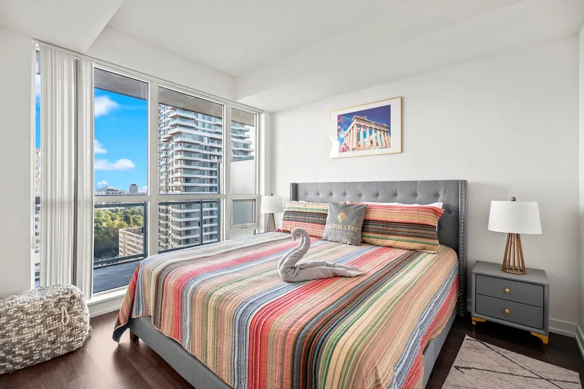 Cozy 1 Bedroom Dunfield Ave - Image 1