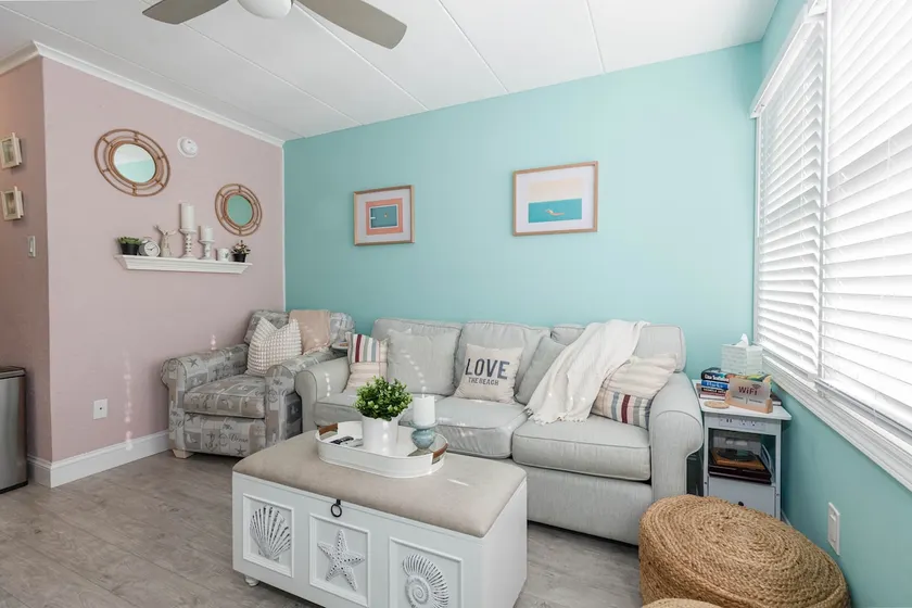Ashore Beach Retreat-1BR 1BA with pool, C/A & heat - Image 1