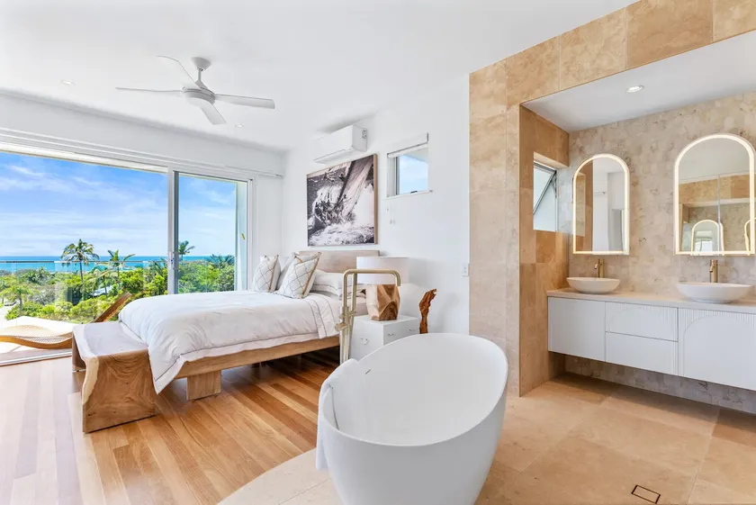 Newly Renovated Hi-End Water Views & Private Pool - Image 1