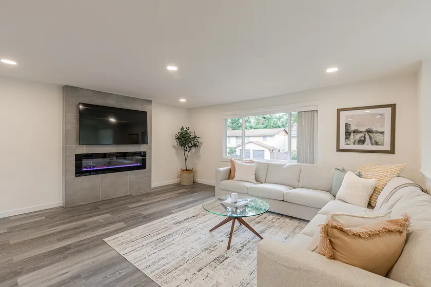 Beautifully fully remodeled Fairwood Home - Image 1