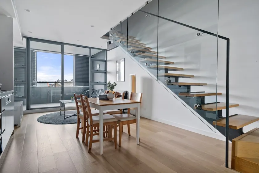 2BR Apt︱Free Parking︱Walk to Ashfield Mall & Train - Image 1