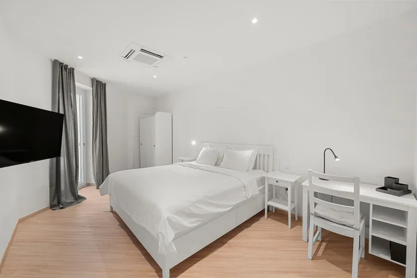 VibeStudio A4 - Central - AC - Licensed - Parking Nearby - Image 1