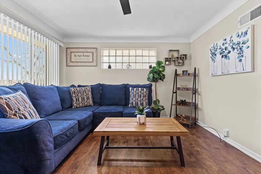 Cozy Stylish Home w/Game Room - Image 1