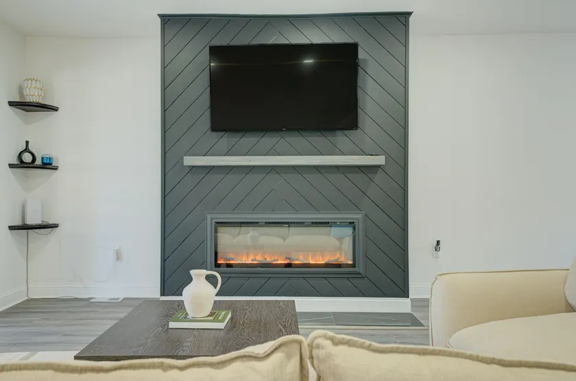 Bright & Modern Home: Hosts up to 9 Guests - Image 1