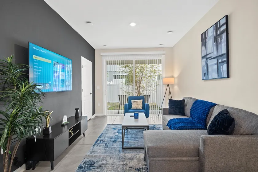 Chic 2BR Townhome close to Downtown and Beaches. - Image 1