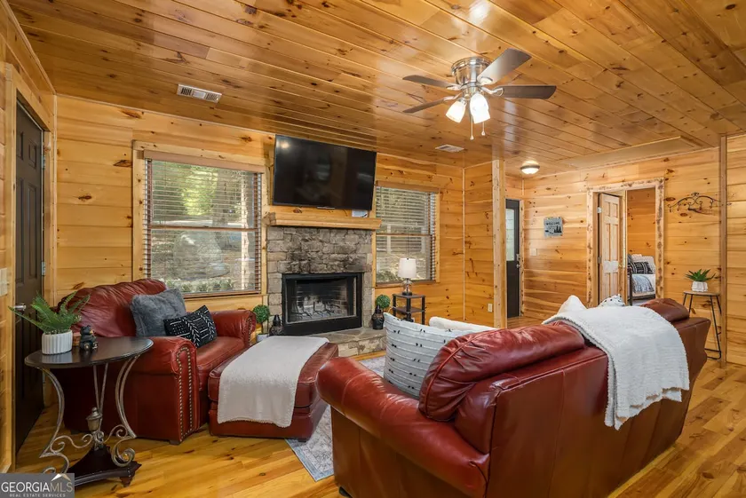 Moonshine Hollow Cabin - Image 1