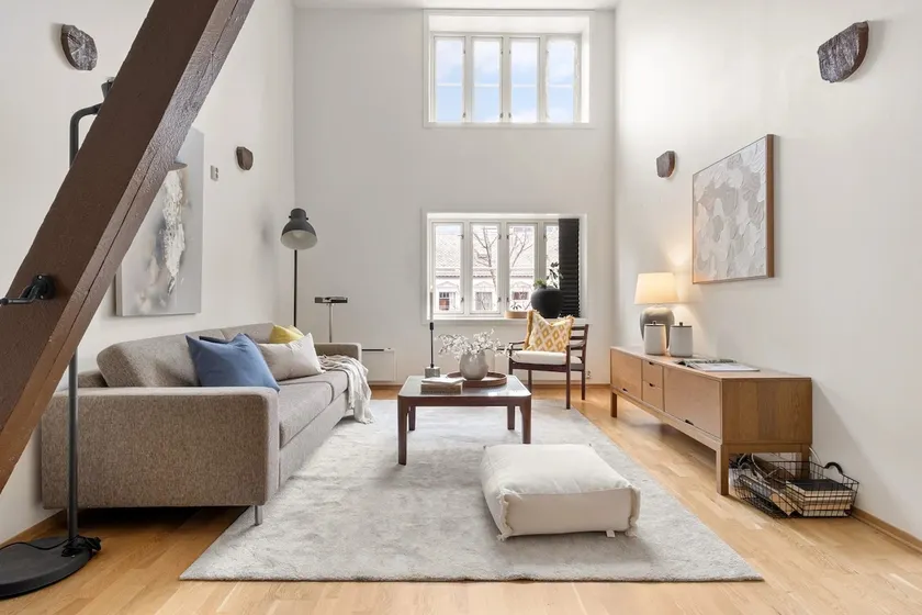 Charming Loft, High Ceiling !Modern & Central, Free private Parking 7 min walking ! - Image 1