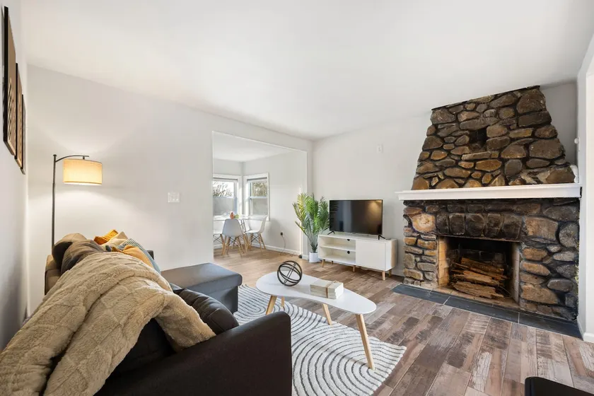 Pet Frndly Lake House w/Fireplace & Fire Pit W/D - Image 1