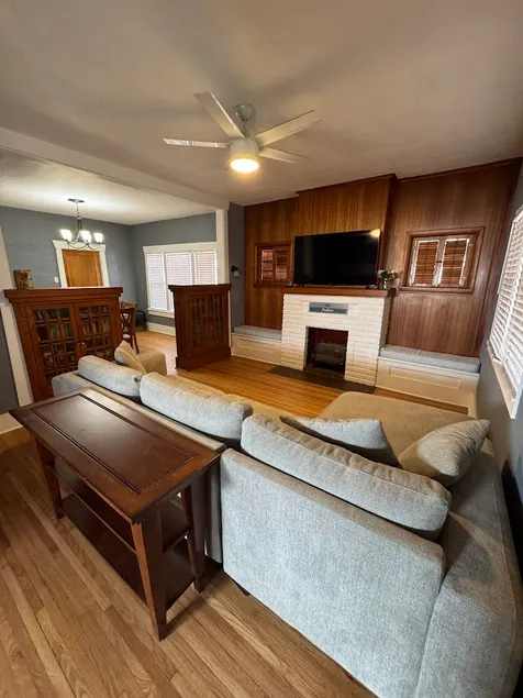 Cozy 1916 Uptown Treasure! - Image 1