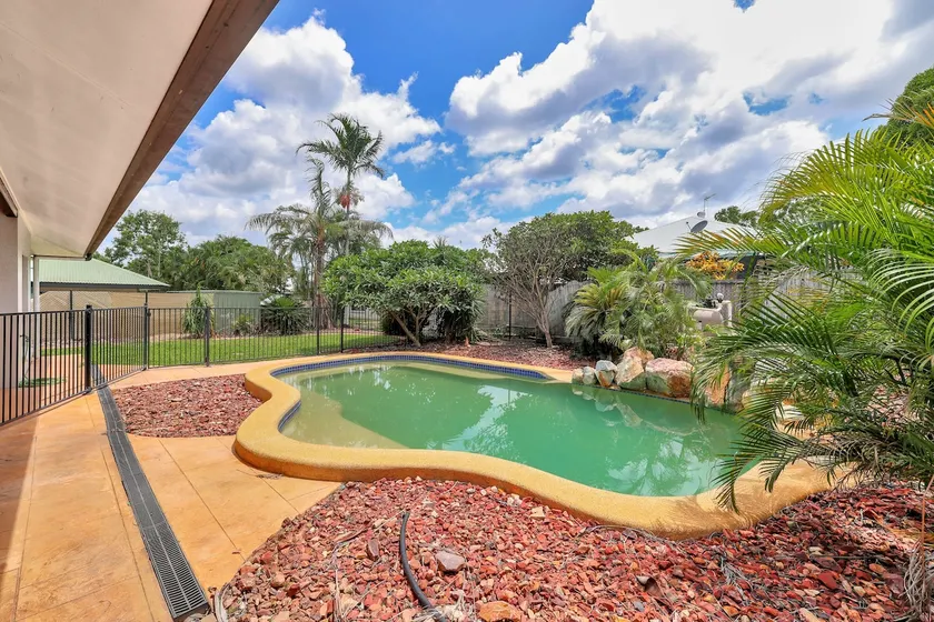 Rosebery Retreat | Saltwater Pool | 5 Bedrooms - Image 1