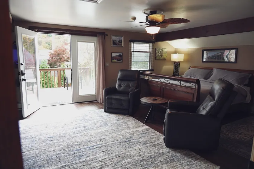 Stourbridge Studio at Hawley Riverside Haven - Image 1