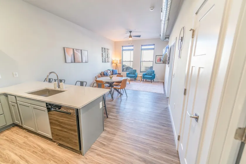 1br Apartment/Downtown/UWEC/Hospital/Clinic - Image 1