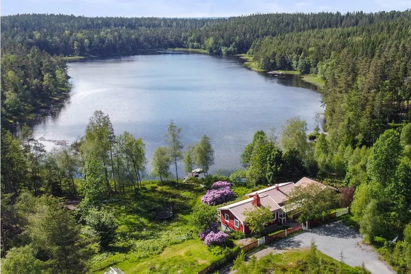 Serene Private Lake House - Image 1