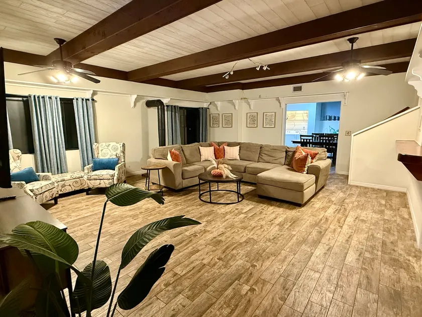 Cozy Large Home-3 bedrooms full kitchen near 295 - Image 1