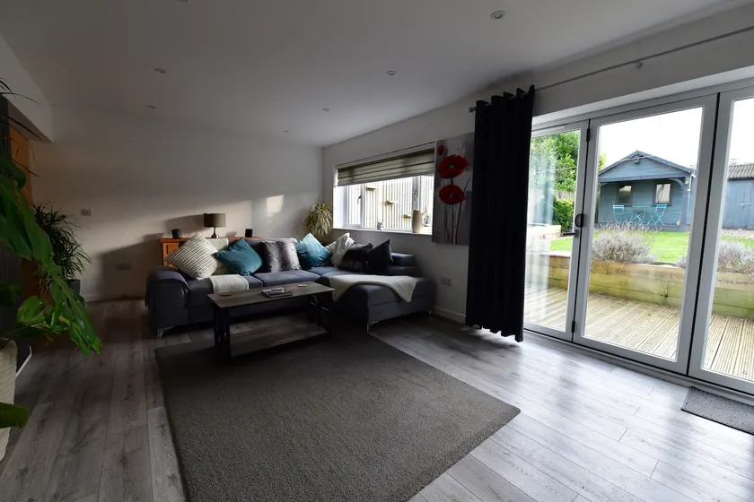 2BD Garden Home - A Short Walk to Stonehenge - Image 1