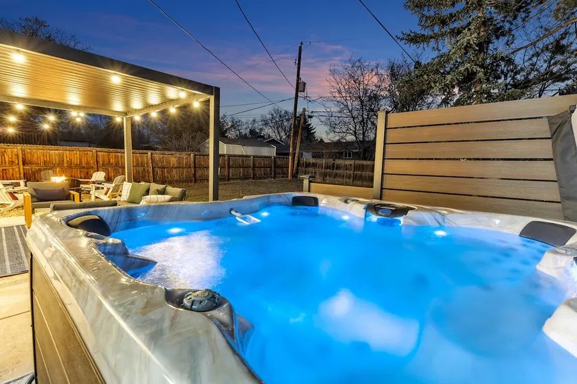 Entertainer's Dream: Hot Tub, Theater, and Arcade - Image 1
