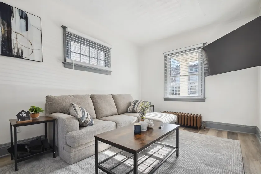 Amazing 5BR, 1.5 BA close to the falls - Image 1