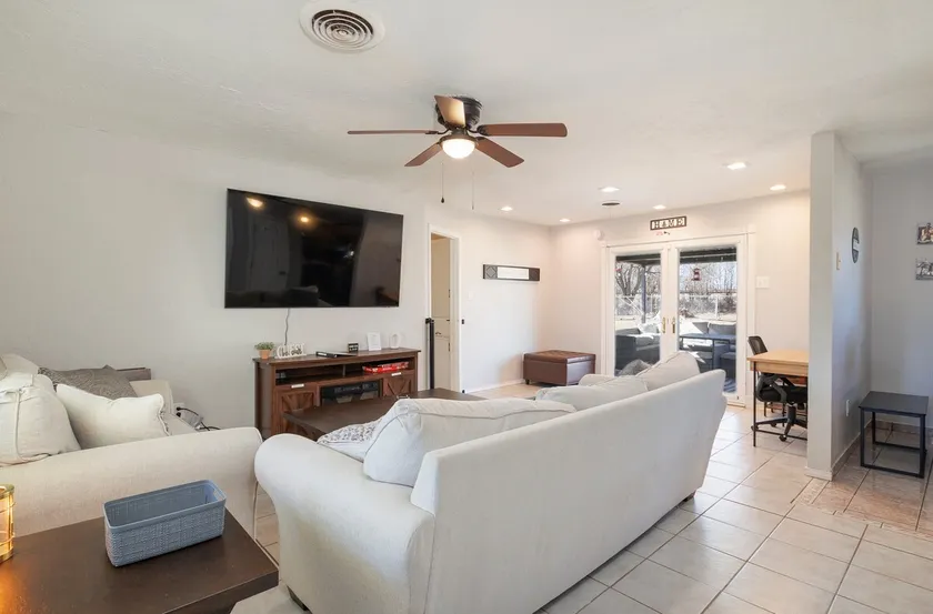 Comfy Home 4 Minutes from Fort Sill - Image 1