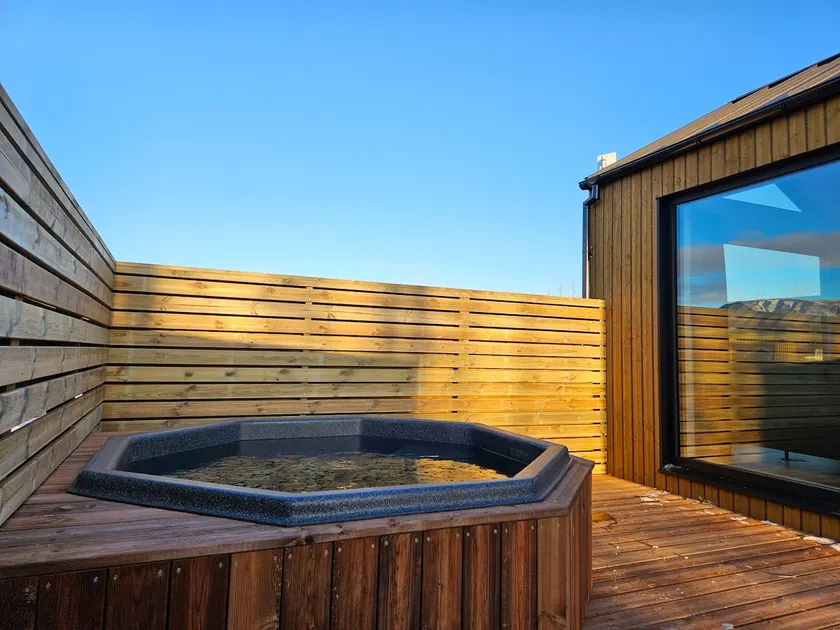 One bedroom villa with hot tub - Image 1