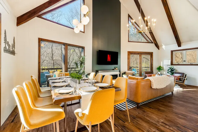 Luxury Mountain Chalet, Hot Tub, Firepit, Games - Image 1