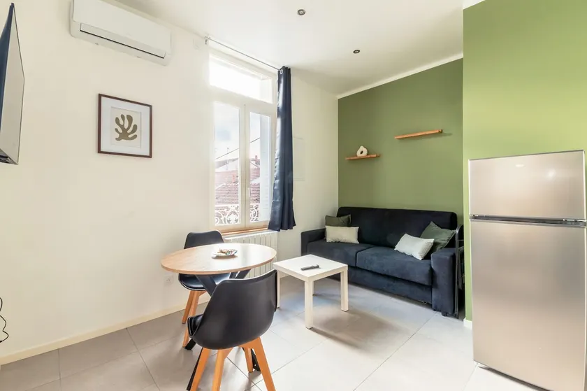 Cozy, quiet and air-conditioned 2 bedroom - Image 1