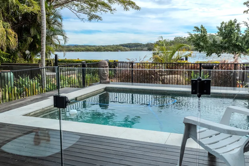 Pearl Cottage - Stunning River Front Cottage with Pool - Image 1