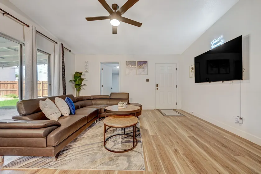 4BR/5Beds - Near LV Strip! - Image 1