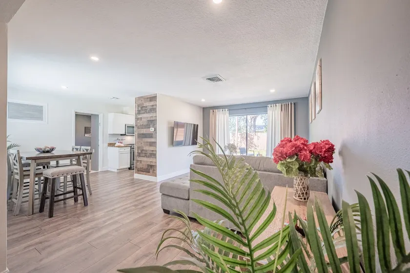 Suncoast Centerpoint Stay - Image 1